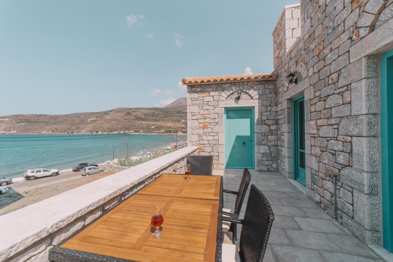 George Seafront Suites Néon Oítilon Dış mekan fotoğraf
