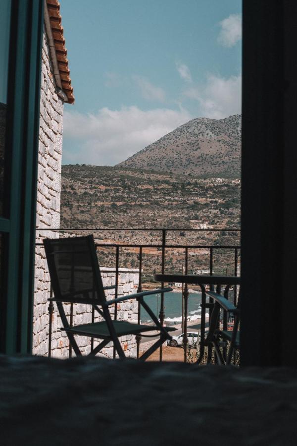 George Seafront Suites Néon Oítilon Dış mekan fotoğraf
