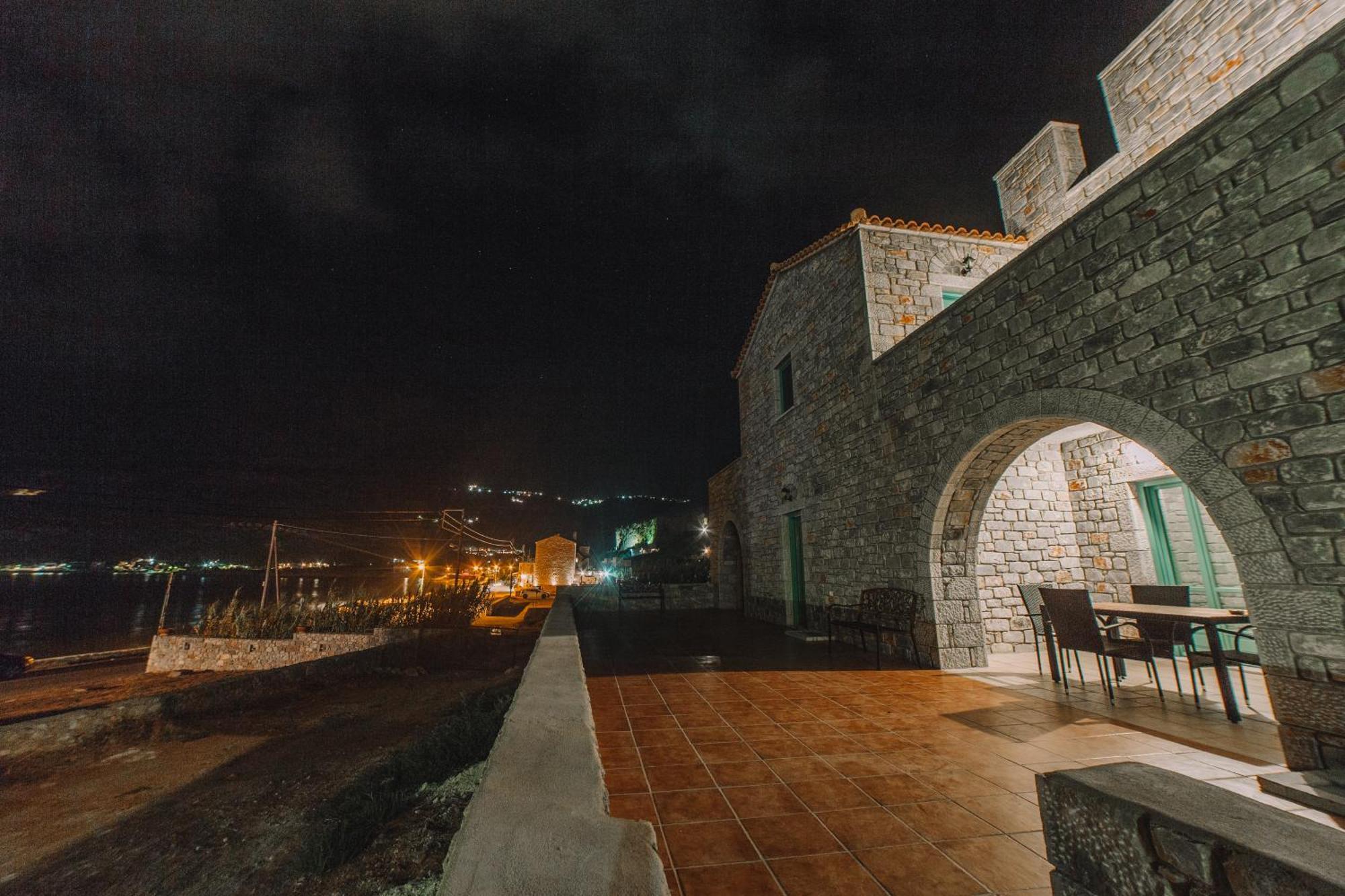 George Seafront Suites Néon Oítilon Dış mekan fotoğraf