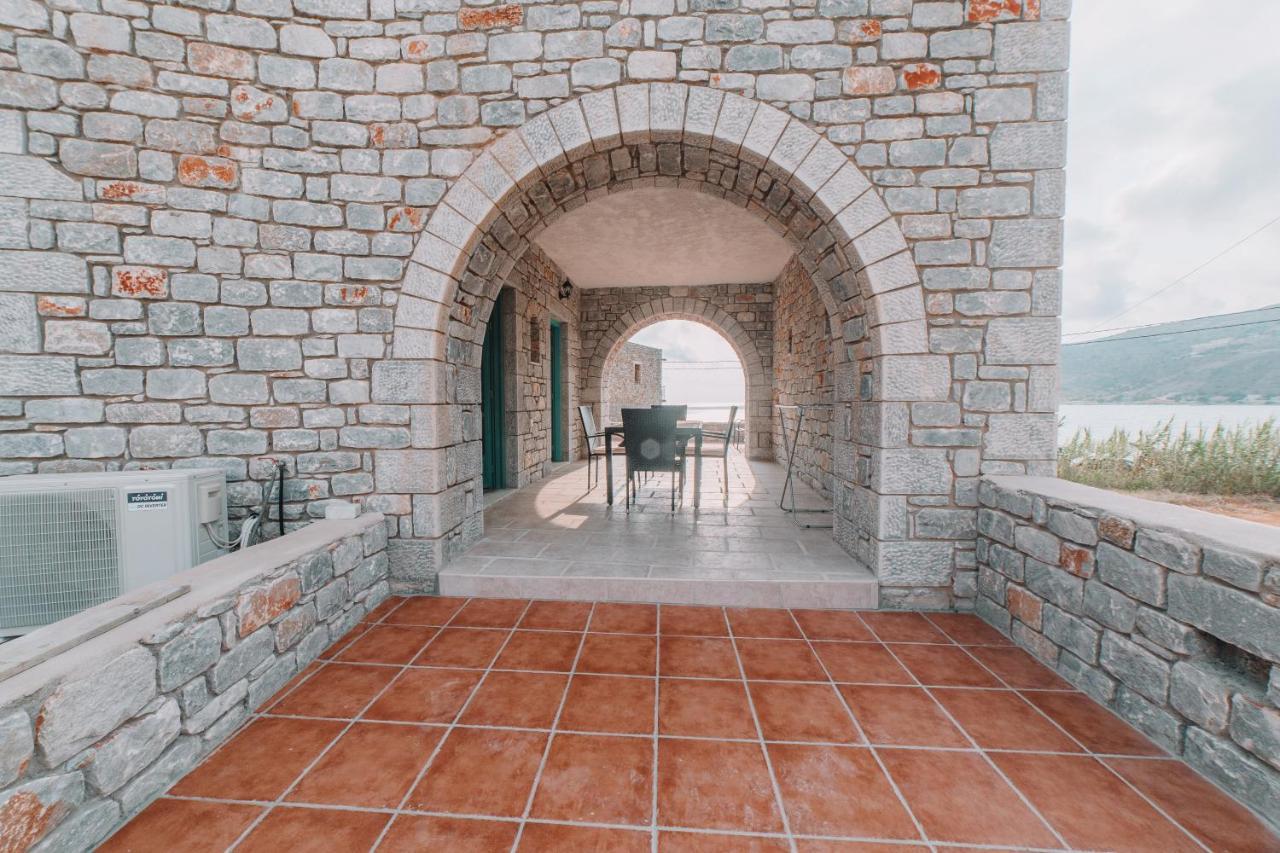 George Seafront Suites Néon Oítilon Dış mekan fotoğraf